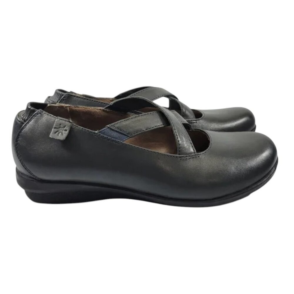 Array Women's Leather ballet Flats Size 8 Criss Cross Straps Slip On